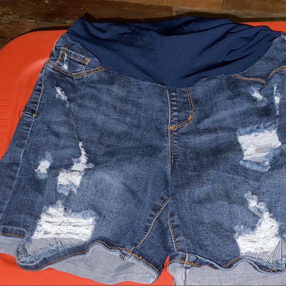 Maternity shorts